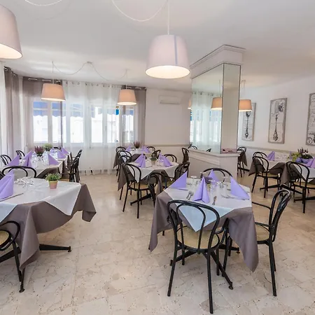 Nicole 3* Pietra Ligure