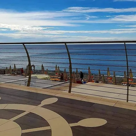 Nicole Hotel 3*