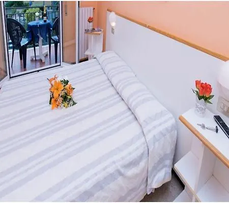 Nicole 3* Pietra Ligure